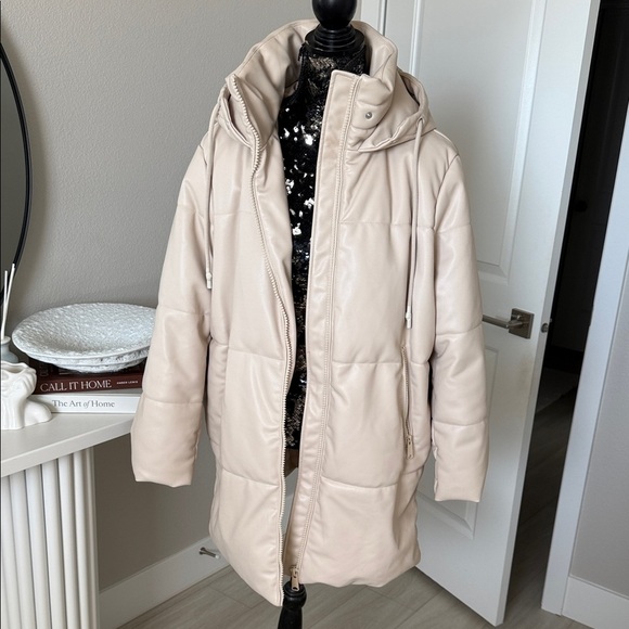 Zara Women's Beige Puffer Jacket - Picture 1 of 8